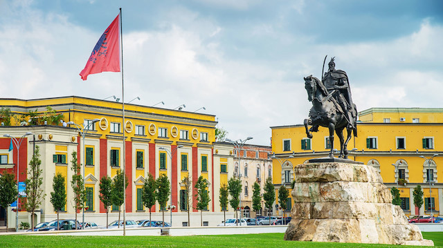 Ezberi bozan kent: Tiran