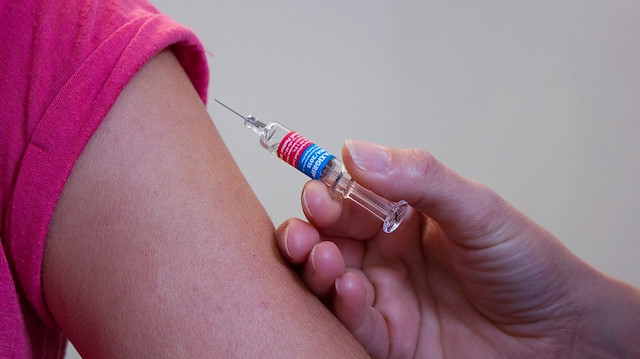 ABD hükümetinden potansiyel Kovid-19 aşısı için Johnson & Johnson ile 1 milyar dolarlık anlaşma.
