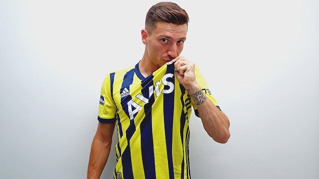 Fenerbahçe, Mert hakan Yandaş ile 4 yıllık sözleşme imzadı.