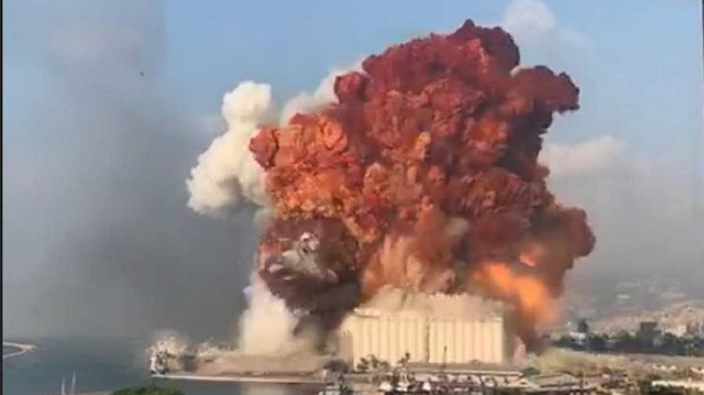تشاووش أوغلو يصف انفجار مرفأ بيروت بالكارثة الكبيرة