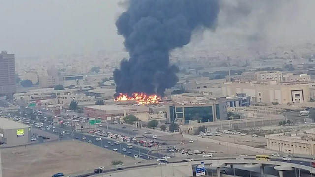 الإمارات.. حريق هائل في سوق بإمارة عجمان 