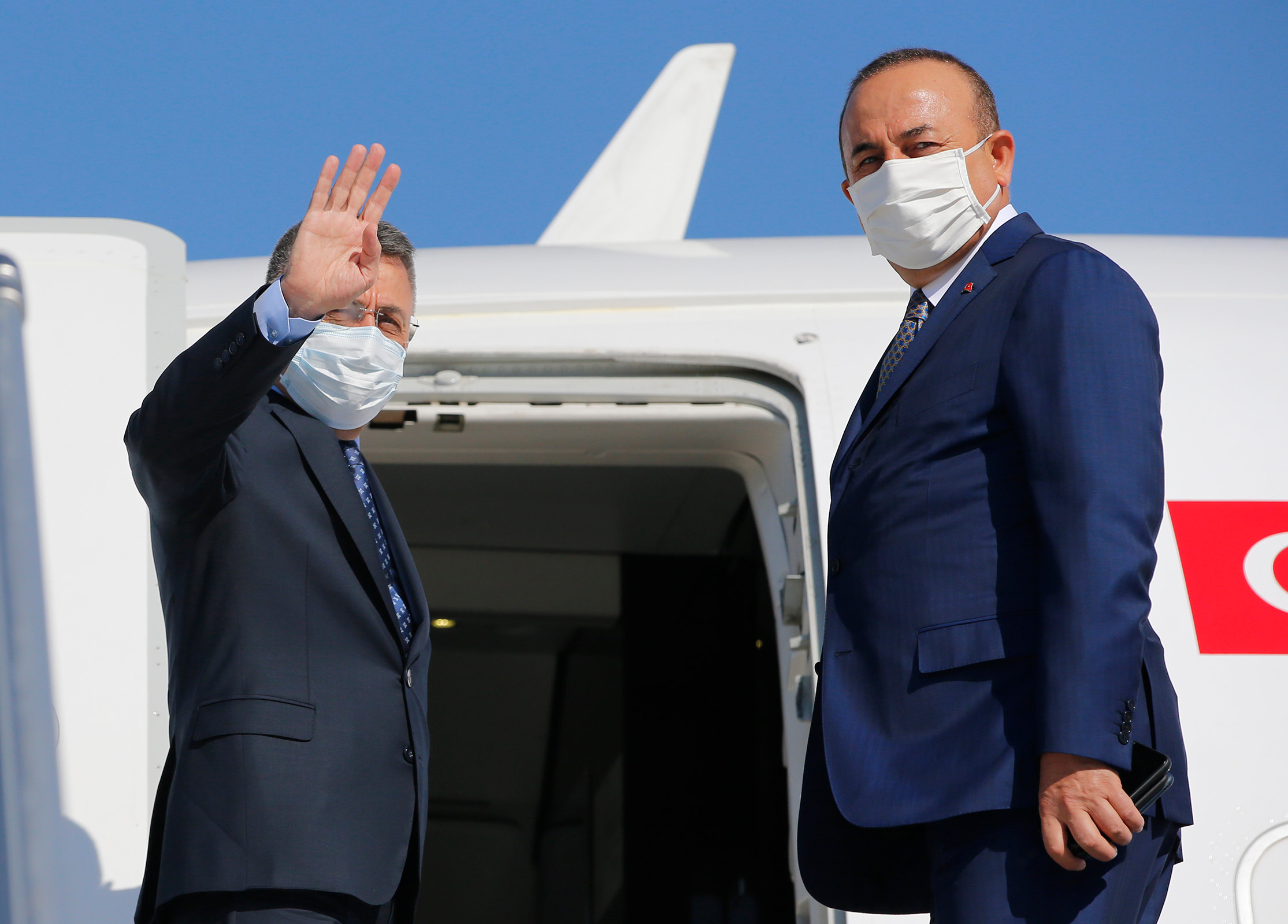 Fuat Oktay ile Mevlüt Çavuşoğlu Lübnan'a gitti.