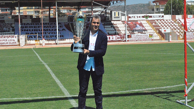 Mehmet Altıparmak, geride bıraktığımız sezon Hatayspor'u 1. Lig'de şampiyon yapmıştı.