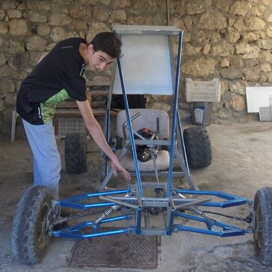 Karamanda pandemi sürecinde sıkılan liseli genç 3 ayda buggy araba yaptı