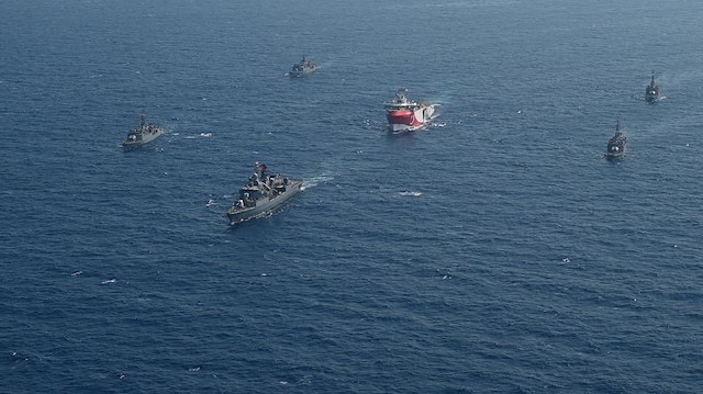 Oruç Reis sismik araştırma gemisine Doğu Akdeniz'de Türk Deniz Kuvvetleri refakat ediyor.  