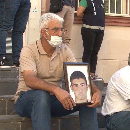 Evlatlar PKK’nın pençesinden kurtuldukça, ailelerin evlat nöbetine katılımlar devam ediyor