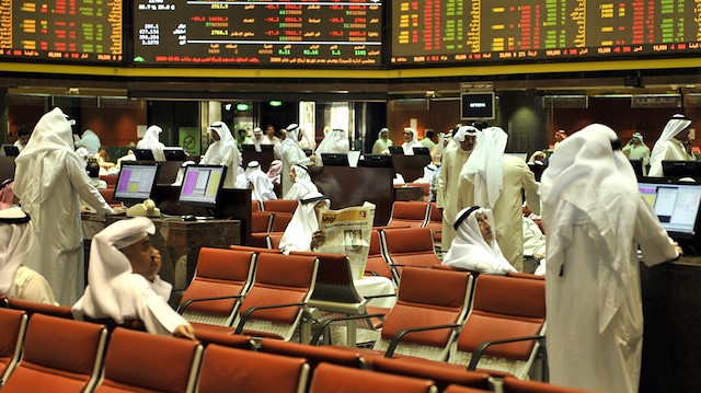 بورصات الخليج تغلق على تباين وسط تذبذب أسعار النفط