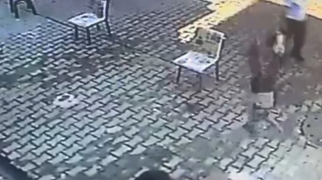 Esenyurt'ta feci olay: Beş yaşındaki çocuğun dördüncü kattan düştüğü anlar kamerada