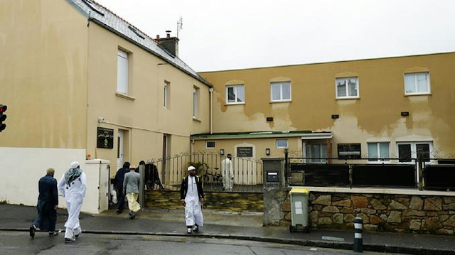 مجهولون يضرمون النار بمسجد في ليون الفرنسية