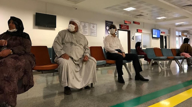 Şanlıurfa valisin tebdili kıyafetle hastaneleri gezdi. 