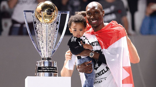 Atiba Hutchinson, Beşiktaş'ta 2 Süper Lig şampiyonluğu yaşamıştı.