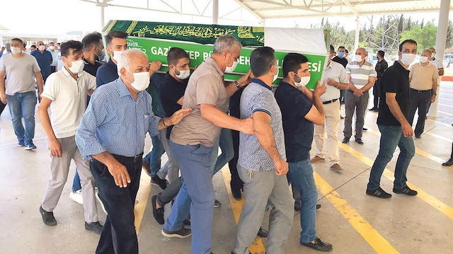 Cenaze töreninde konuşan baba işin peşini bırakmayacağını belirterek “Kızım için adalet istiyorum” dedi.