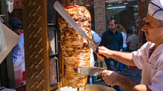 Sokak dönerinde salmonella gibi tifoya neden olan bakteriler tespit edildi.