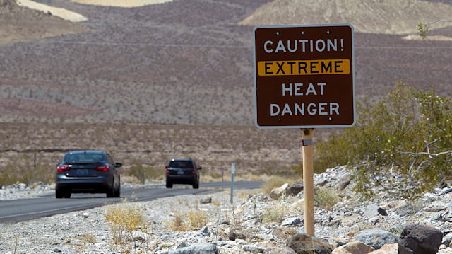 A sign warns of extreme heat as tourists enter Death Valley National Park in California June 29, 2013.