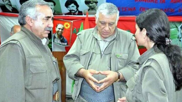 Terörist Murat Karayılan (sol) Terörist Cemil Bayık (orta)