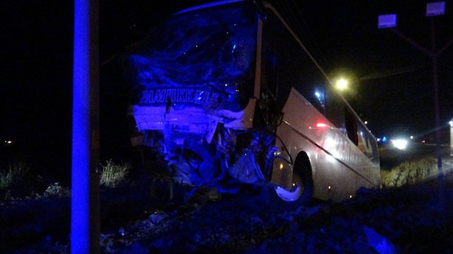 Afyonkarahisar'ın Sandıklı ilçesinde yolcu otobüsünün şarampole düşmesi sonucu 25 kişi yaralandı..