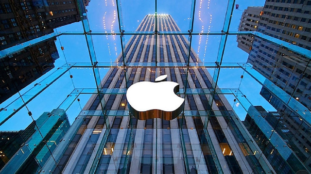 Apple'ın piyasa değeri 2 trilyon doları aştı. 