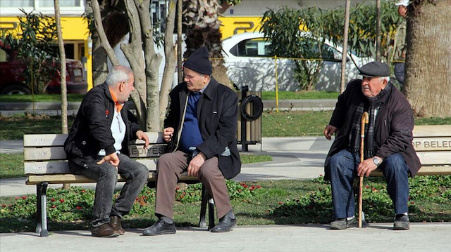 Van'da 65 yaş üstü vatandaşlara bir ay boyunca kısıtlama getirildi. 