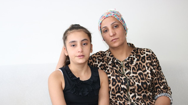 11 yaşında üstüne su kazanı devrilen ve vücudunun büyük bir bölümü yanan Zeynep Coşkun, Sağlık Bakanlığı ve yetkililerden yardım istedi.