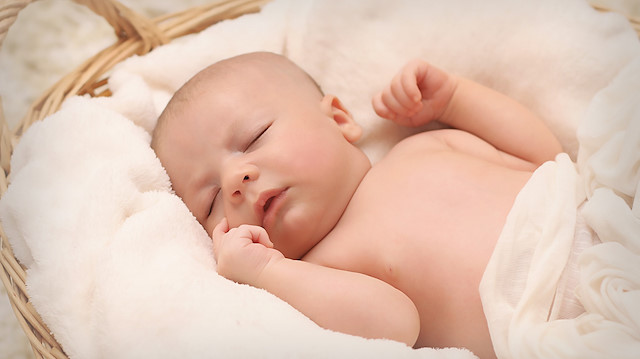 İngiliz Profesör koronavirüse bağlı stresin bebeklerin küçük doğmasına neden olabileceğini söyledi.
