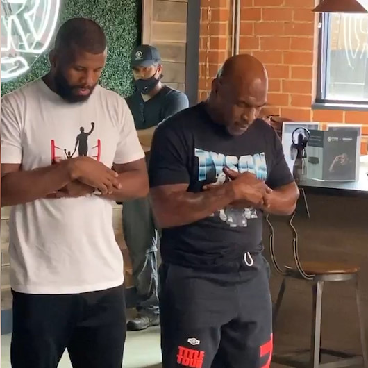 Efsane boksör Mike Tyson namaz kılarken görüntülendi
