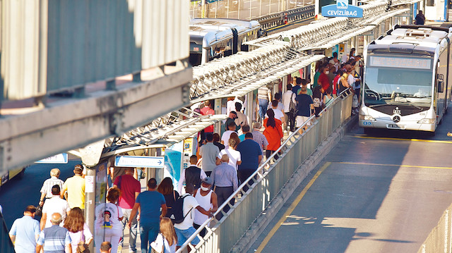 Toplu ulaşımdaki artış çok tehlikeli: Normalleşme ile birlikte kullanım oranı her gün artıyor