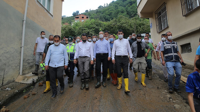 Bakan Soylu, Pakdemirli ve Kurum felaket bölgesinde incelemelerde bulundu. 