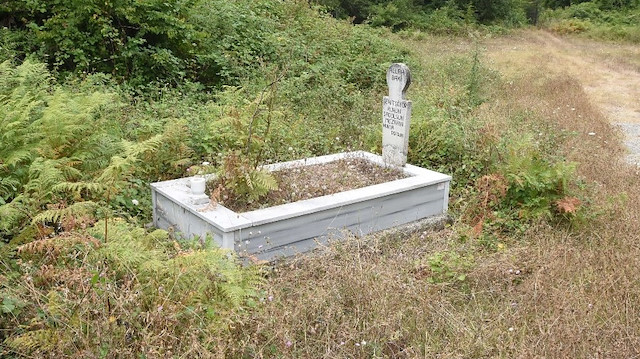 Mezar taşı üzerine köy sakinleri tarafından "Şehit şoför ruhun şad olsun, mezarın nurla dolsun" yazıldı.