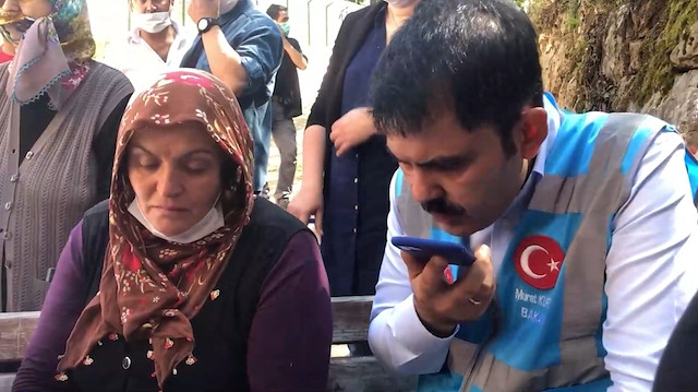 Eşi selde kaybolan Zeynep hanım ile Çevre ve Şehircilik Bakanı Murat Kurum