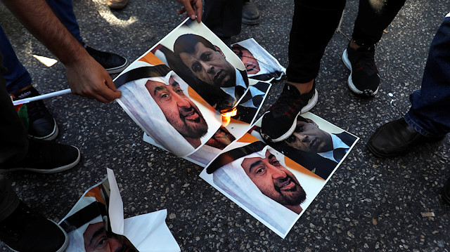 Palestinians burn pictures depicting Abu Dhabi Crown Prince Mohammed bin Zayed 