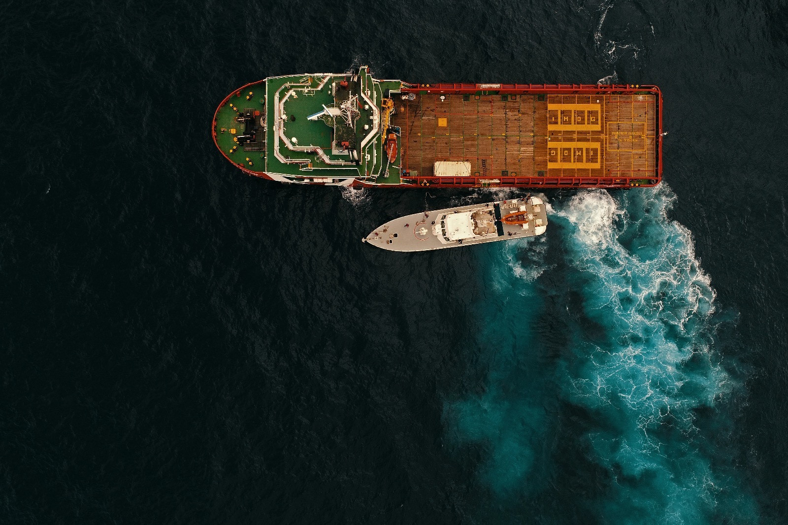 Fatih isimli sondaj gemisi Karadeniz'de 1.5 aydır arama çalışması yürütüyor.