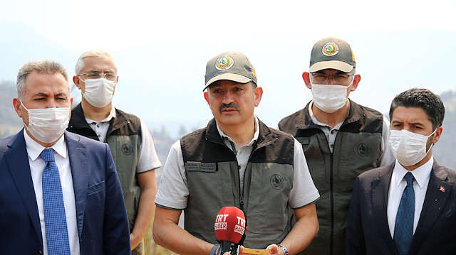 Tarım ve Orman Bakanı Pakdemirli, Adana'daki orman yangınına ilişkin açıklama yaptı.
