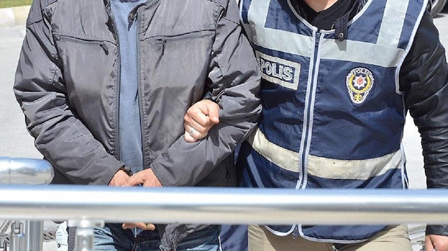 Sağlık kontrolünden geçirilen şüpheliler, TEM Şubeye götürüldü.  