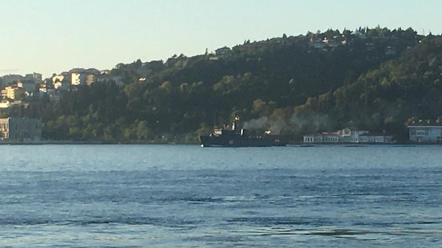 İki Rus askeri gemisi peş peşe İstanbul Boğazı'ndan geçti.