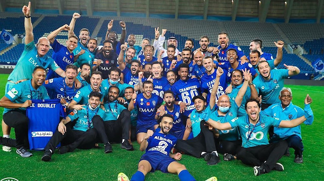 'El Hilal'li oyuncuların maç sonundaki şampiyonluk sevinci.