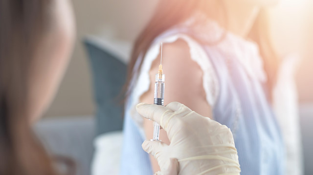 Prof. Dr. Akkoyunlu uyardı: Grip ve zatürre aşısı COVID-19'a karşı korur mu?