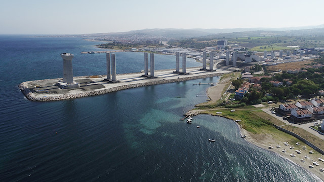 İstanbul ve Balıkesir'e bağlanacak yollarda kullanılacak gişeler, ara yollar ile kavşak bağlantılarının yapılması için de çalışmalar sürdürülüyor.  