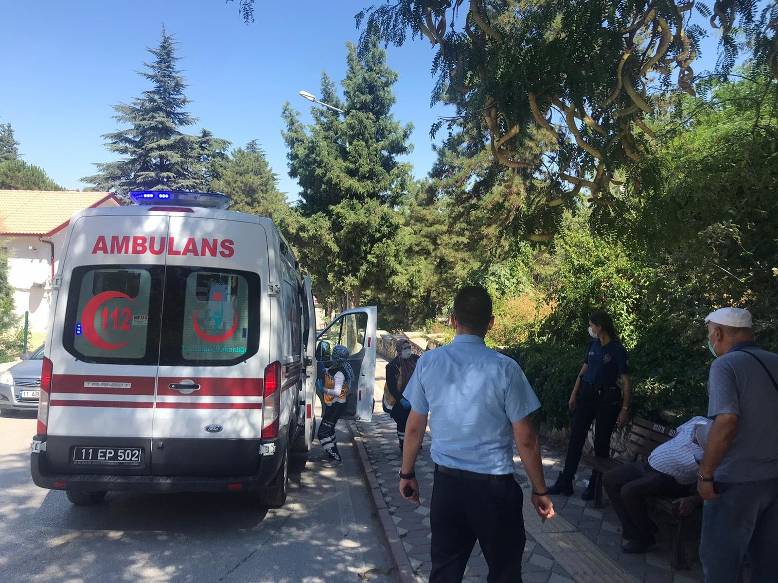 Ambulansla hastaneye kaldırılan Kalaycı, tedaviye alındı.