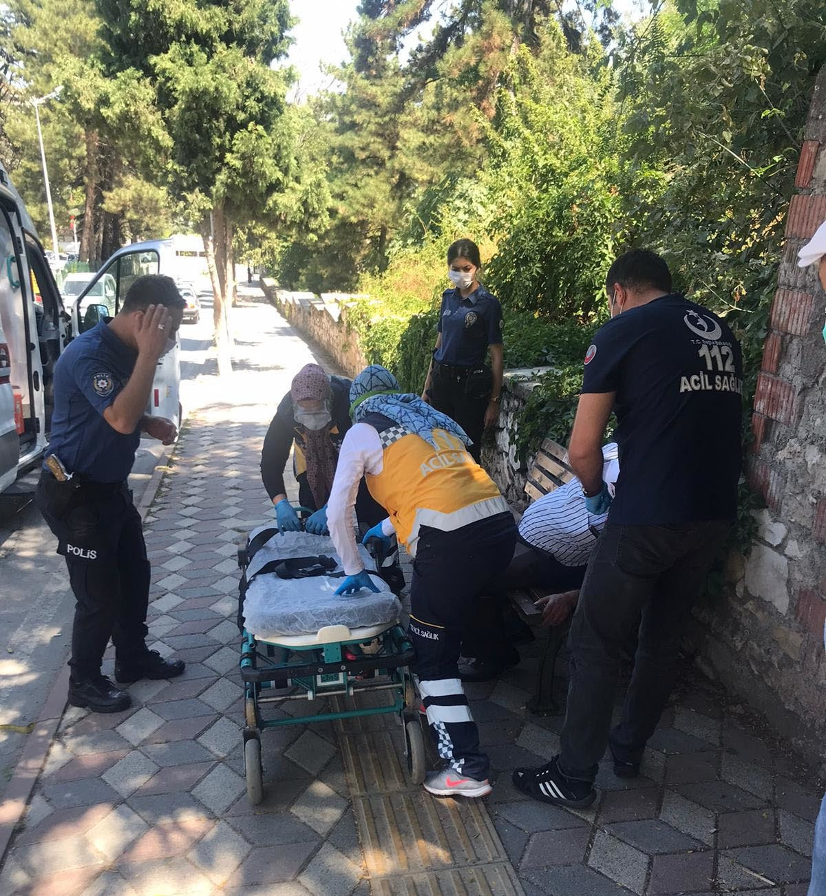 Ambulansla hastaneye kaldırılan Kalaycı, tedaviye alındı.