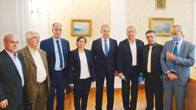 İlham Amed (soldan dört) Sergey Lavrov (soldan beş)  Sanharib 
Barsoum (en sağ) Sihanok 
Dibo (sağdan bir)