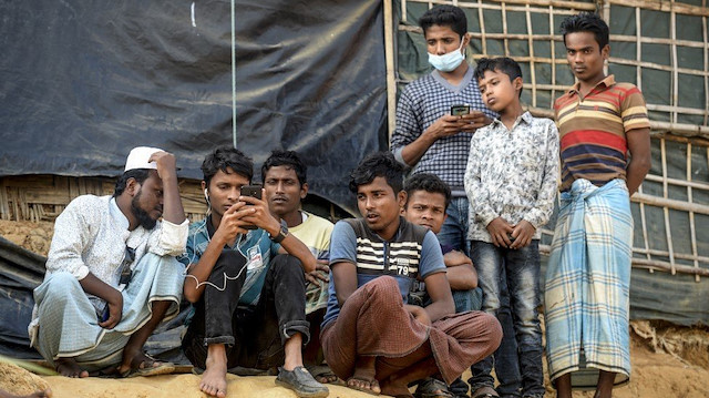 Zulümden kaçarak Bangladeş kamplarına sığınan Rohingya Müslümanları.  