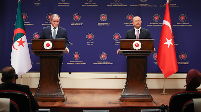 Dışişleri Bakanı Mevlüt Çavuşoğlu ve Cezayirli mevkidaşı Sabri Bukadum.