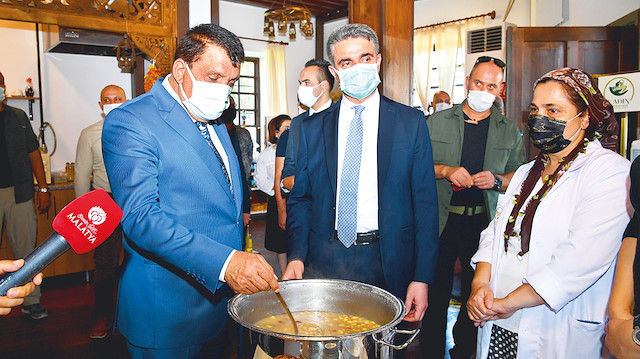 Malatya Büyükşehir Belediye Başkanı Selahattin Gürkan aşure programına katıldı