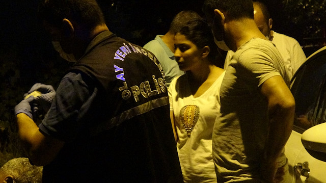 Adana'da bir kadın kocasını pompalı tüfekle vurarak öldürdü.