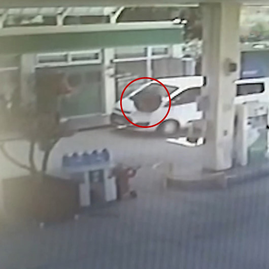 Kırıkkalede seyir halindeki araçtan çıkan lastik akaryakıt istasyonuna daldı