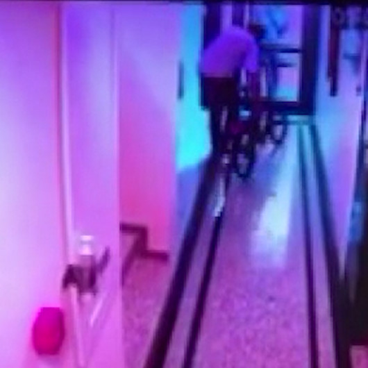 Bina sakinleri bisiklet hırsızını böyle kovaladı