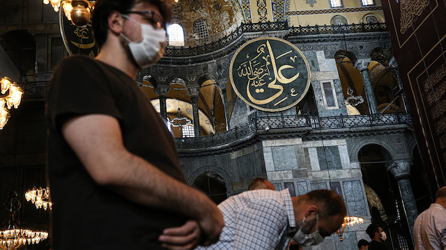 Namaz kılmak İslam'ın 5 şartından birisidir.