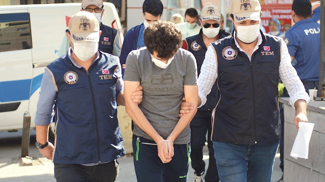 Ankara’da operasyonda ankesörlü telefonlarla haberleştikleri belirlenen 27 astsubay hakkında gözaltı kararı verildi.