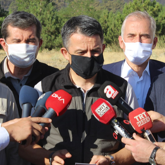 Bakan Pakdemirli alevlerin arasından dakikalarla kurtuldu