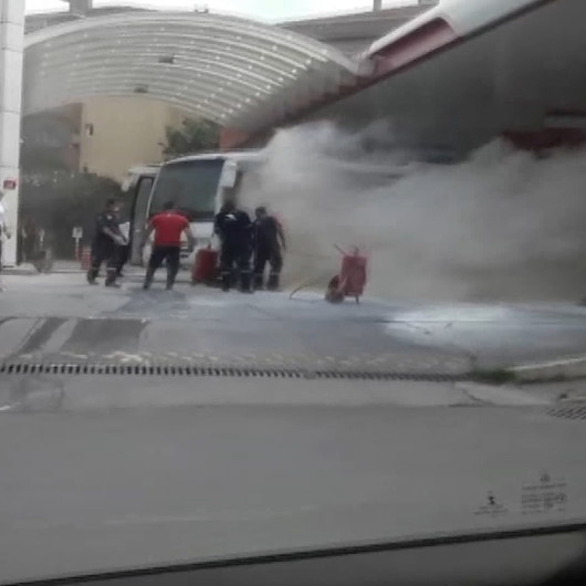 Ataşehirde akaryakıt istasyonundaki midibüs yangını paniğe neden oldu